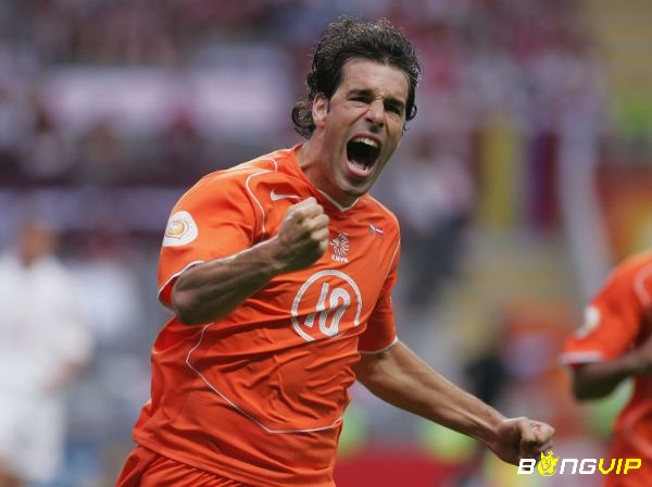 Cầu thủ ghi bàn nhiều nhất giải Euro - Ruud Van Nistelrooy ghi được 6 bàn