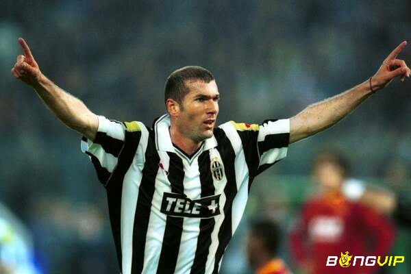 Zinedine Zidane trở thành cầu thủ xuất sắc nhất Juventus