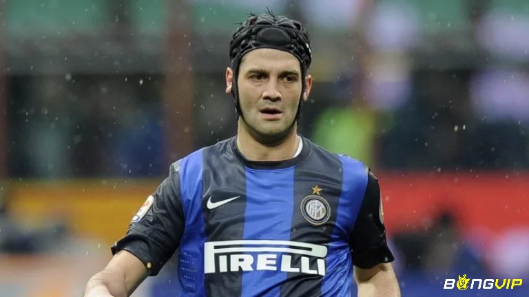 Cristian Chivu đã gắn bó với CLB Milan trong 7 năm- Đội hình xuất sắc nhất Inter Milan