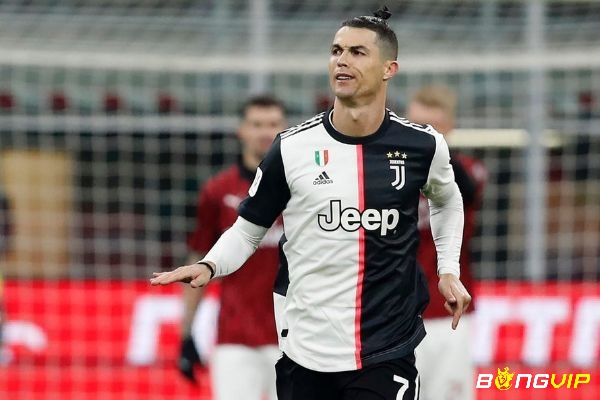 Tiền đạo hay nhất Serie A đó là Ronaldo, anh ghi được 29 bàn thắng