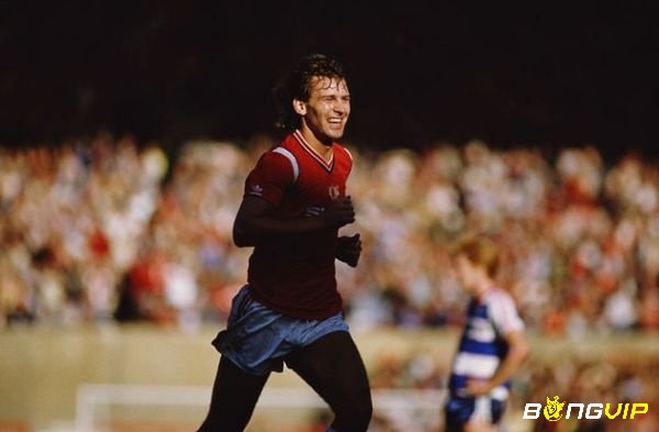 Bryan Robson - Cựu tiền vệ đá hay nhất Manchester United
