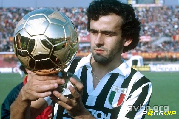 Michel Platini chỉ cần 1 kỳ Euro để ghi được cho mình 9 bàn thắng