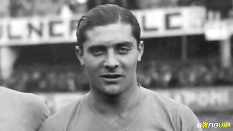 Giuseppe Meazza là huyền thoại bóng đá người Ý