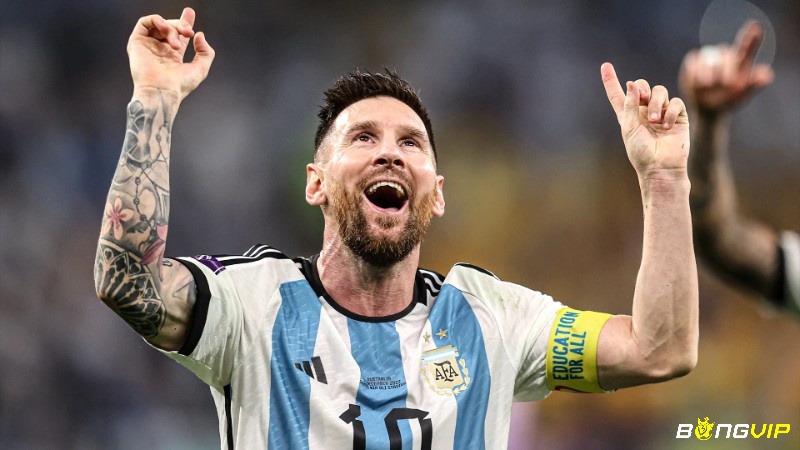 Xếp thứ hai trong danh sách top cầu thủ vĩ đại là Messi