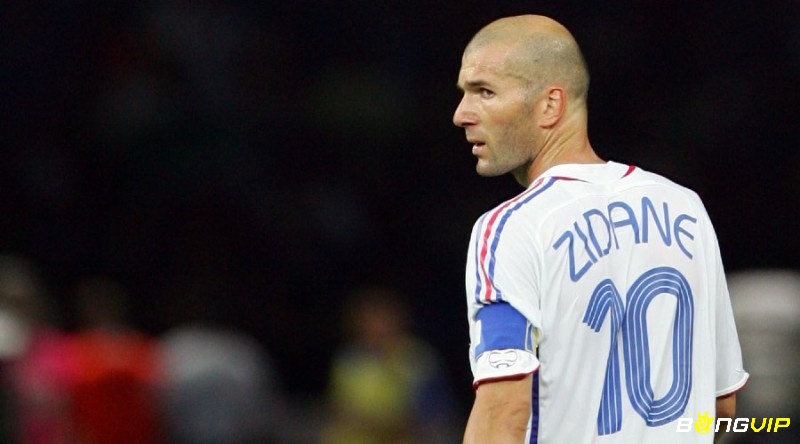 Zinedine Zidane bắt đầu sự nghiệp của mình tại Cannes vào năm 1989 
