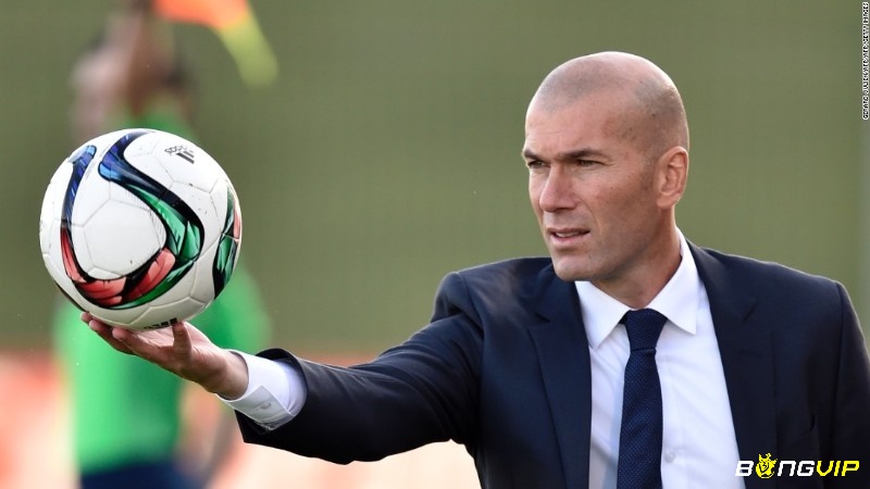 Top tiền vệ hay nhất C1 đứng thứ 3 là Zinedine Zidane