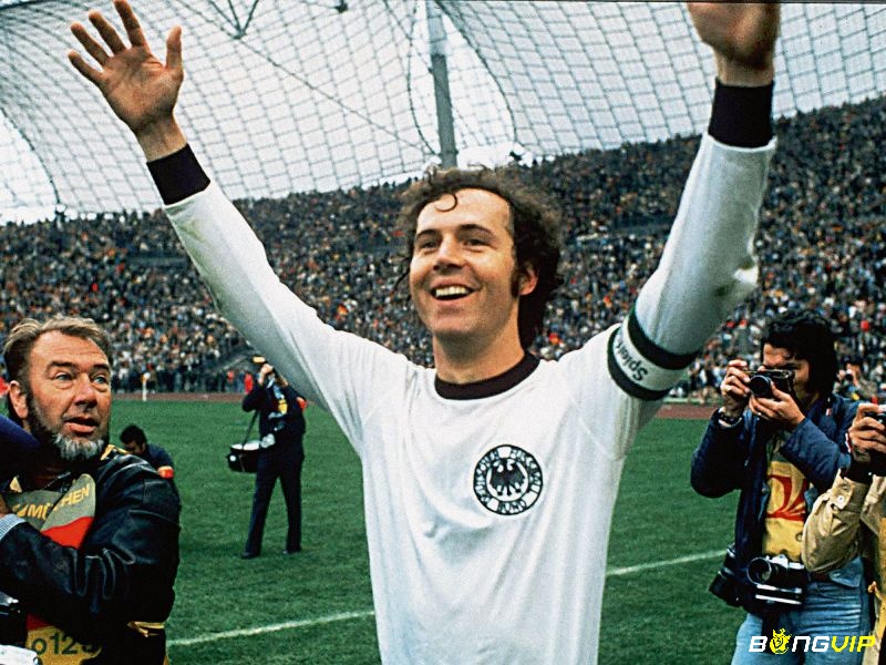 Top trung vệ hay nhất Bundesliga gọi tên Beckenbauer