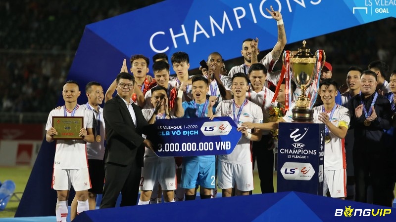 Câu lạc bộ vô địch V League nhiều nhất có 3 lần là Sông Lam Nghệ An (SLNA)