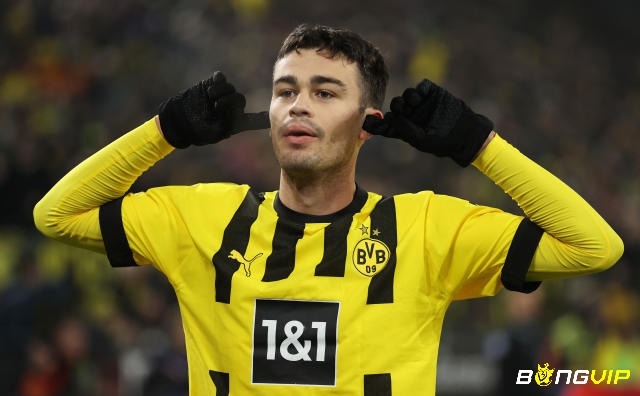 Đội hình xuất sắc nhất Borussia Dortmund cho vị trí cánh phải tiền đạo là Giovanni Reyna - Giovanni Reyna