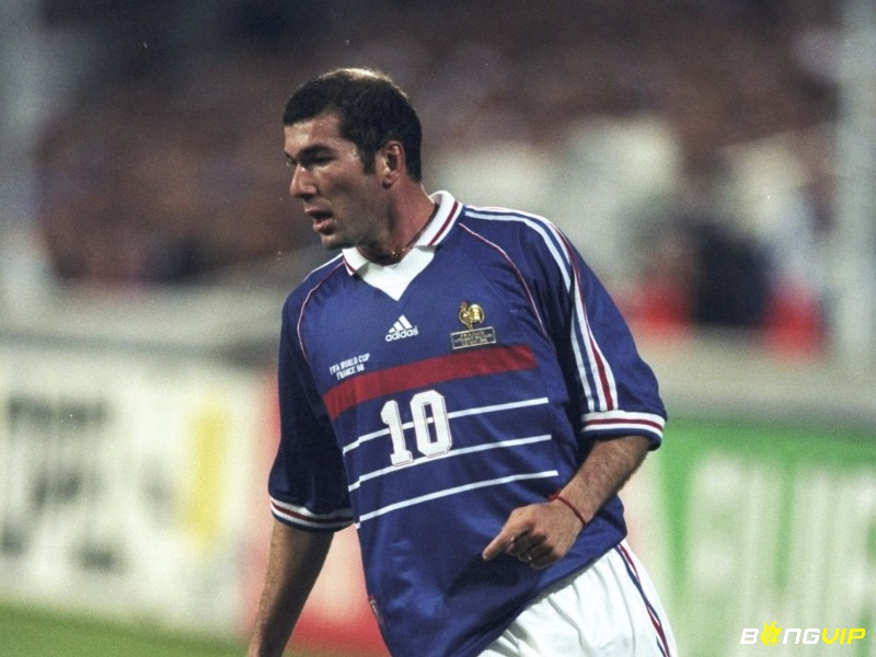 Top cầu thủ xuất sắc nhất thế giới: Cầu thủ Zinedine Zidane 