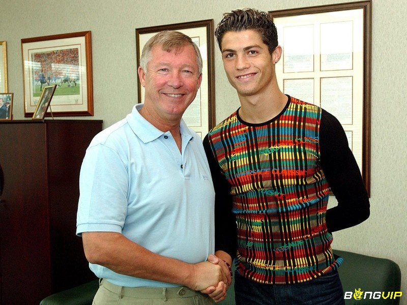 Bản hợp đồng làm thay đổi tiểu sử Cristiano Ronaldo từ một chàng thanh niên vô danh thành siêu sao bóng đá