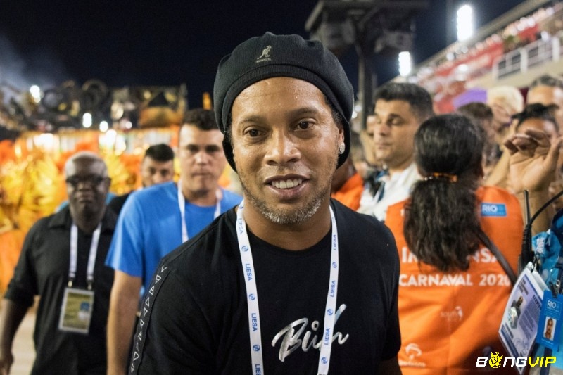 Ronaldinho rơi vào giai đoạn khủng hoảng tài chính cá nhân