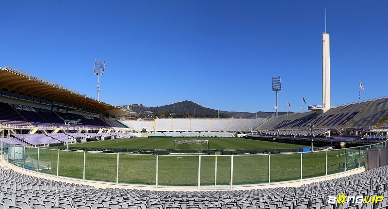 Sân nhà của CLB Fiorentina là Artemio Franchi sức chứa 43.000 chỗ ngồi