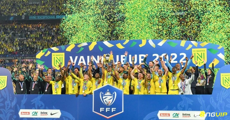 Dâng cao chức vô địch của clb Nantes tưởng nhớ Emiliano Sala