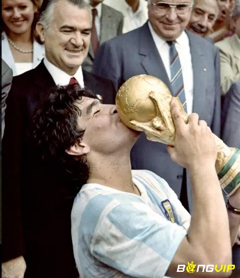 Maradona niềm vui bên chức vô địch World Cup 1986
