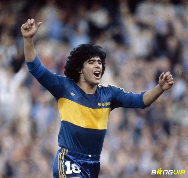 Tiểu sử Diego Maradona đã nhận được quả bóng đầu tiên khi mới 3 tuổi