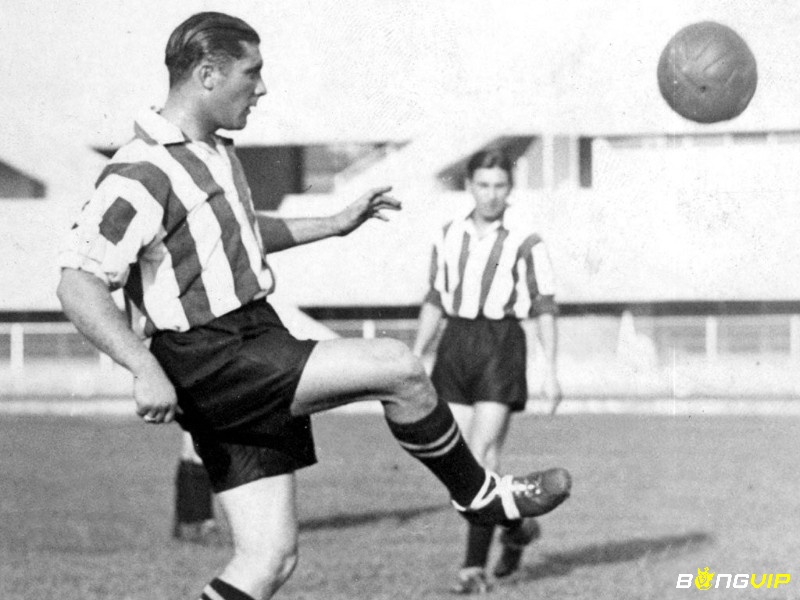 Tiểu sử Giuseppe Meazza là một trong những huyền thoại lớn nhất trong lịch sử bóng đá Italia.