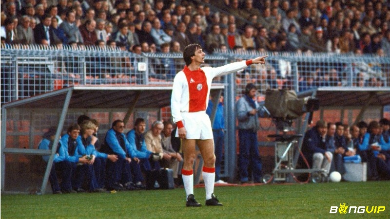 Johan Cruyff là một hiện thân của bóng đá tổng lực