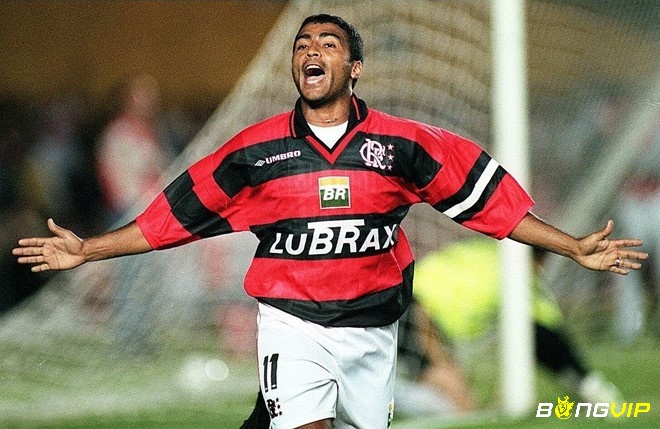 Romario da Souza có một biệt danh là “Quỷ lùn” với đôi chân rất “mắn” bàn thắng