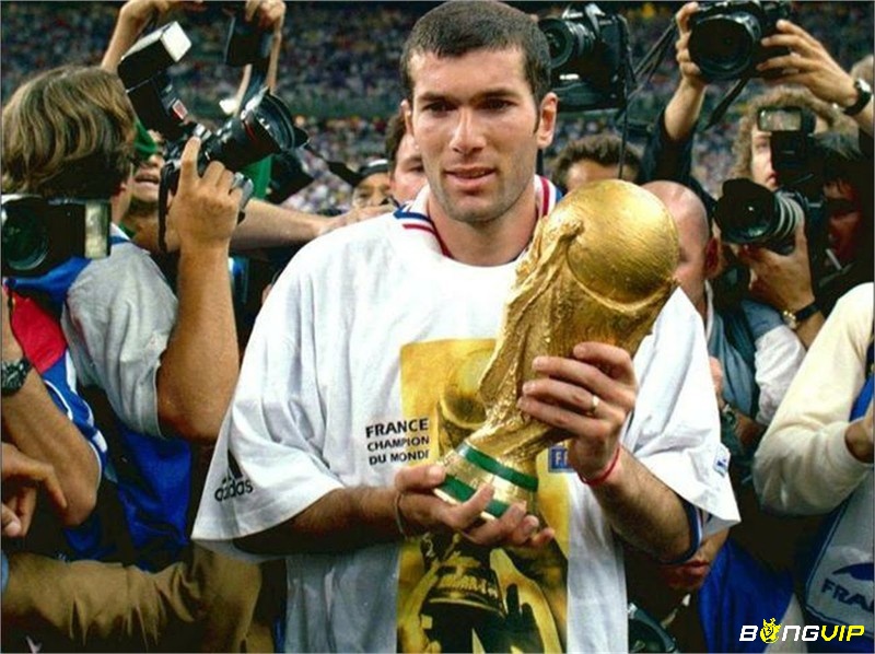 Sự nghiệp huy hoàng cầu thủ Zinedine Zidane 