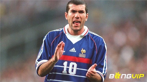 Tiểu sử Zinedine Zidane - Từ một kẻ không đủ sức đá hạng Nhì đến một huyền thoại bất tử