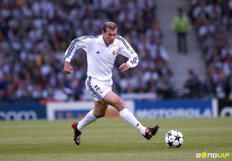 Zinedine Zidane là một cầu thủ chủ chốt của Real Madrid