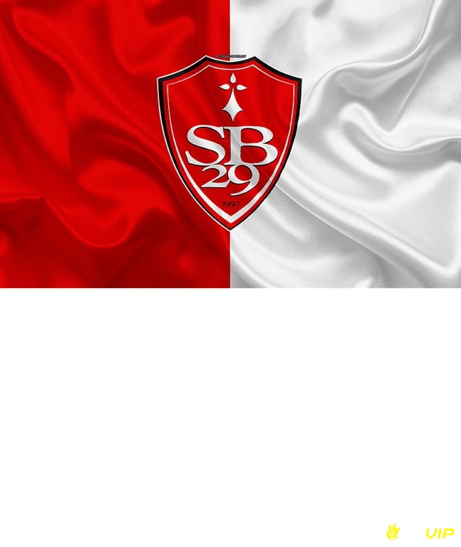 Huy hiệu của Brest là màu đỏ với dòng chữ trung tâm “SB 29” màu đỏ