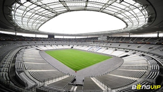 Sân vận động của Brest là Stade Francis le Blé có sức chứa lên tới 15.097 khán giả.