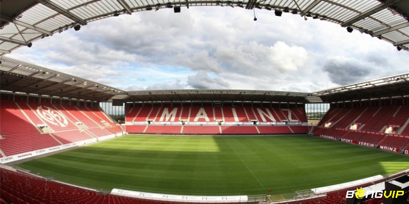 Sân vận động Mainz này cung cấp môi trường tuyệt vời cho cả cộng đồng và các fan hâm mộ của câu lạc bộ
