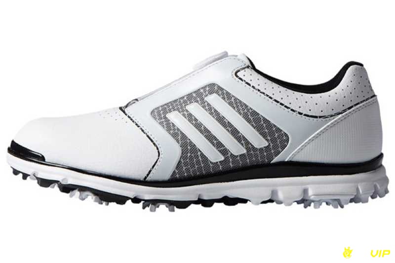Golfer nên chọn giày olf có đế đinh hybrid hoặc giày đế mềm