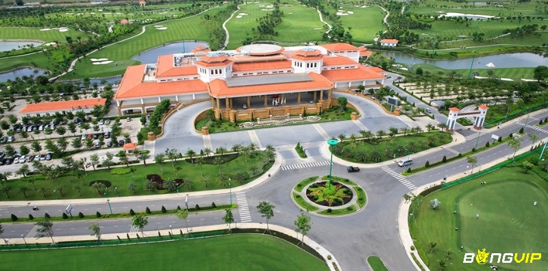 Sân golf Tân Sơn Nhất còn cung cấp các dịch vụ hàng đầu như khách sạn