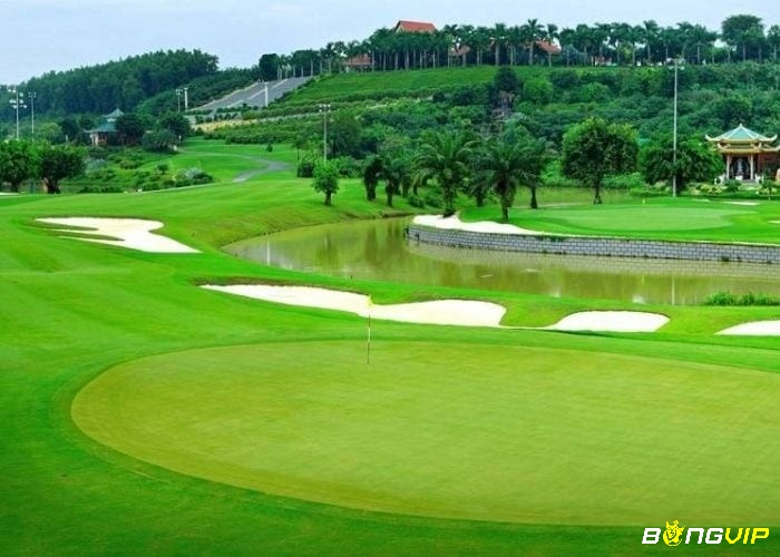 Sân golf Rạch Chiếc Golf Range được đặt tại vị trí thuận lợi có một range dài 220 yards 