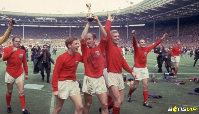 Tiểu sử Bobby Charlton gắn liền với sự nghiệp CLB Manchester United